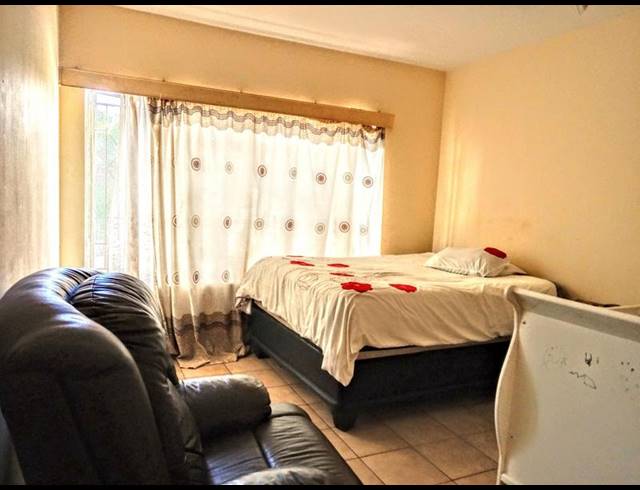 1 BEDROOM PROPERTY TO RENT IN LOMBARDY EAST